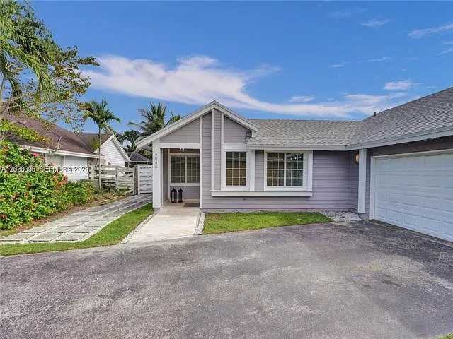 14049 SW 103rd Ter — Photo 2