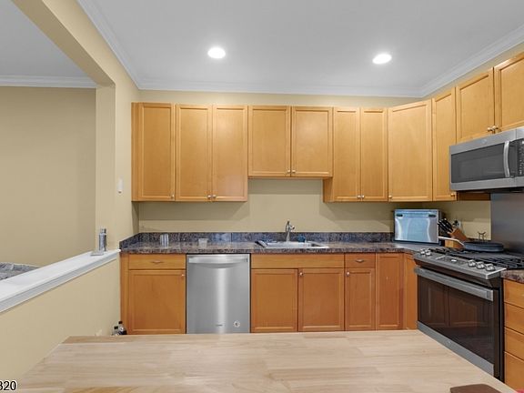 2nd image of 84 Autumn Ridge Rd