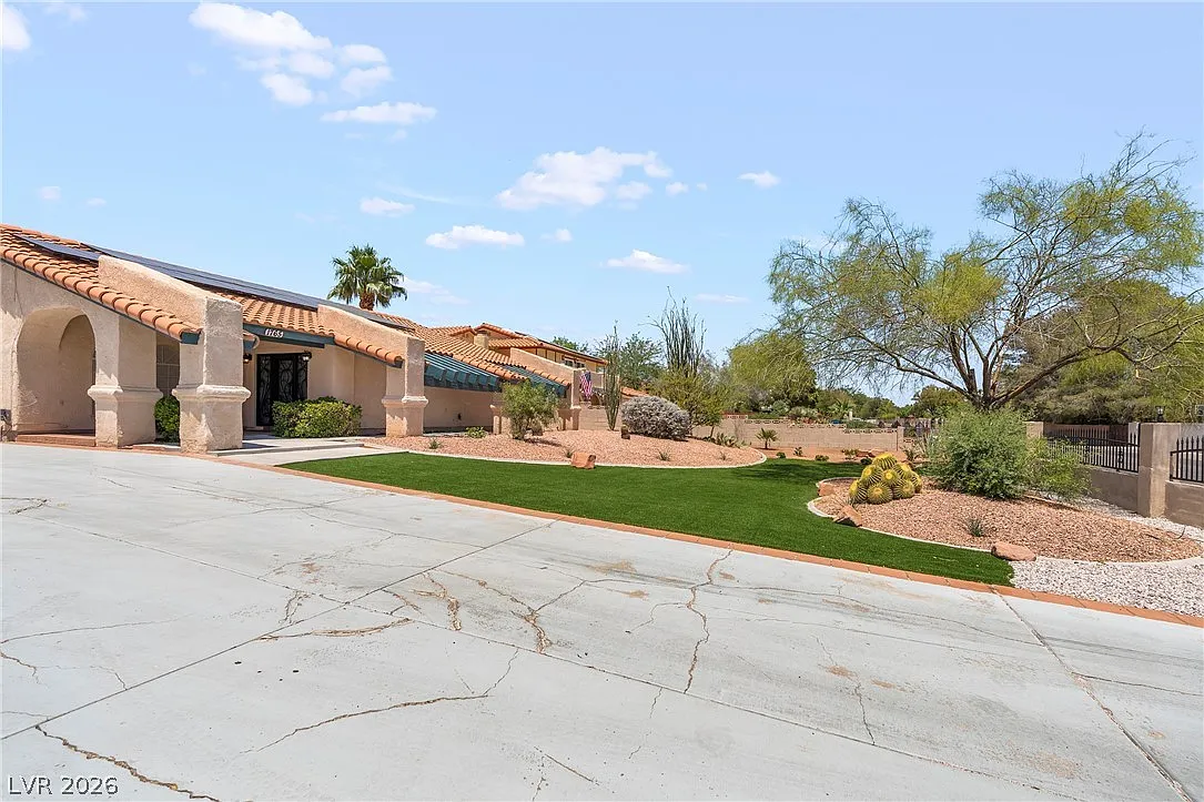 4 bed, 3.0 bath, 2295 sqft, $4,740 — Photo 2