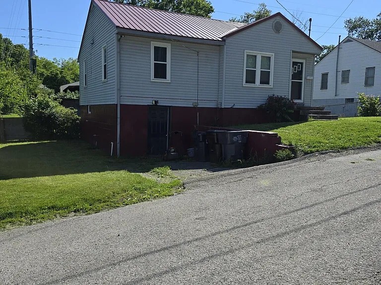 204 S Robbins Ct — Photo 3