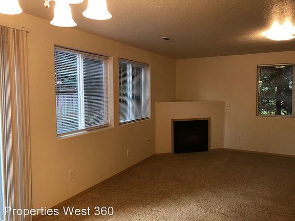 4th image of 8407 NE 37th Cir