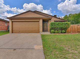 811 Canary Ln, Mansfield, TX 76063