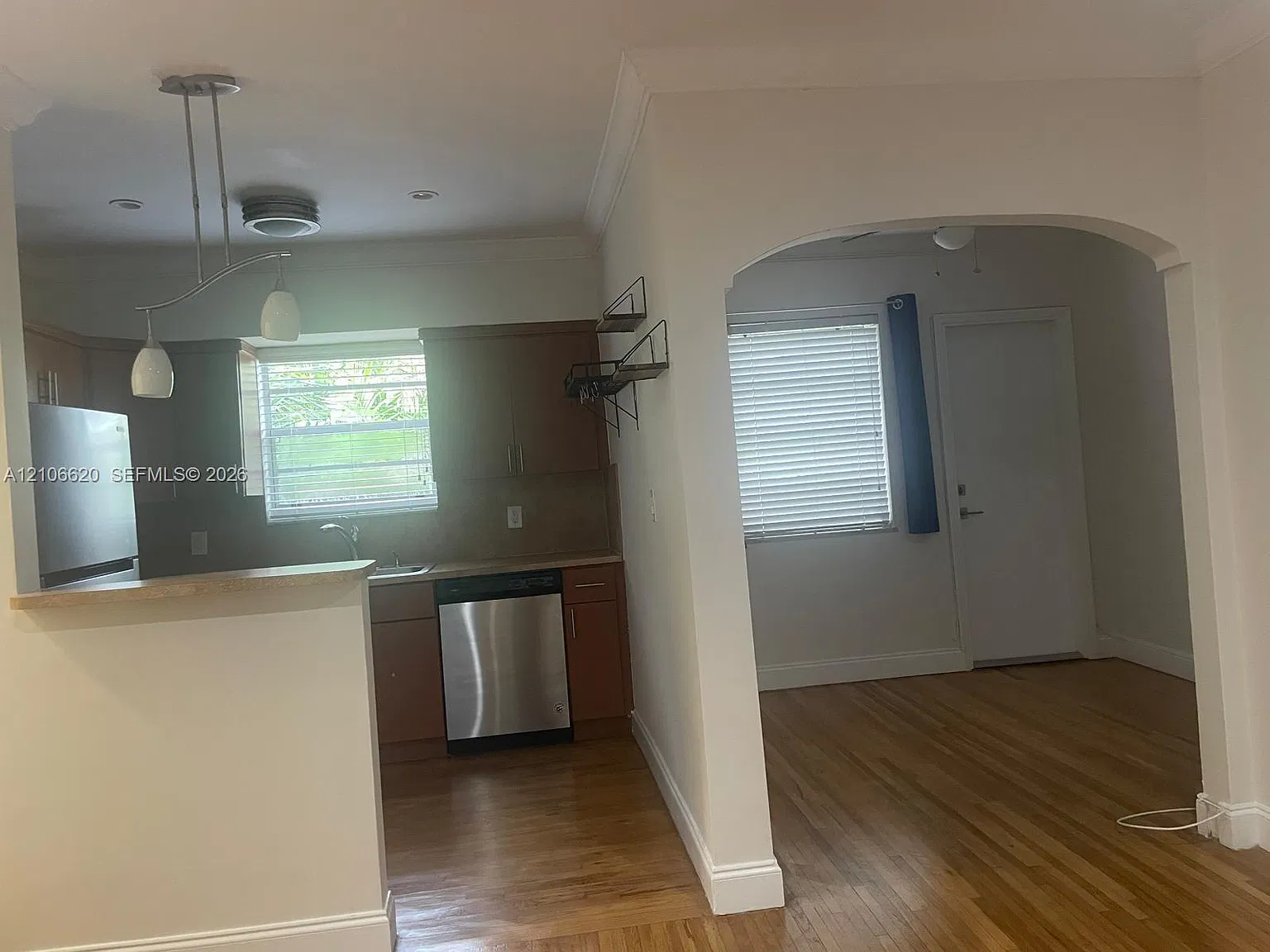 41 St Business Sub — Photo 1