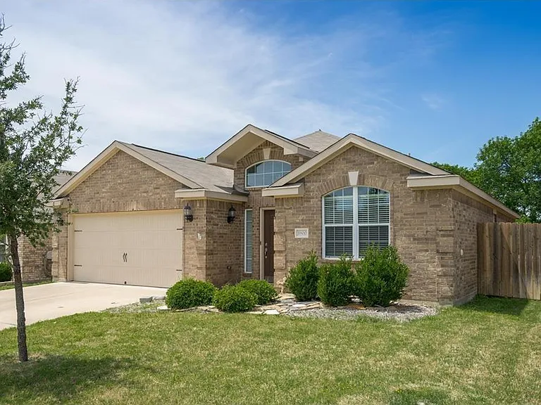 1800 Black Willow Trl — Photo 1