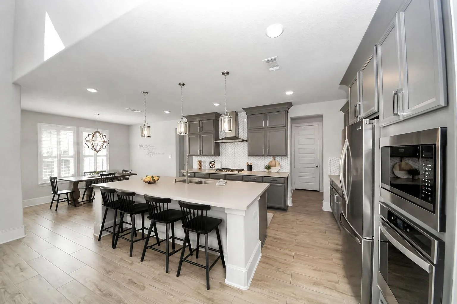 4 bed, 3.0 bath, 3258 sqft, $5,250 — Photo 4