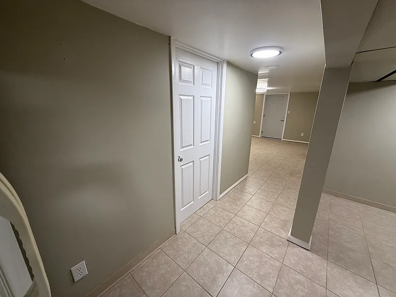1 Bedroom, Newly Remodeled - Quiet Residential Area — Photo 3