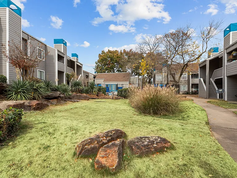 Silver Springs Apartments — Photo 35