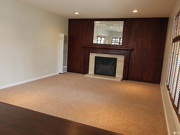 5th image of 893 Camaritas Cir