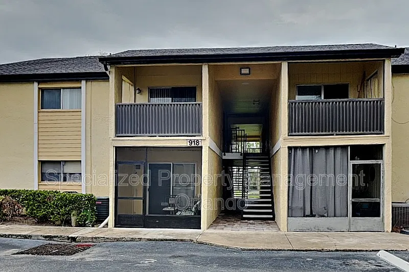 3 bed, 2.0 bath, 1112 sqft, $1,899 — Photo 1