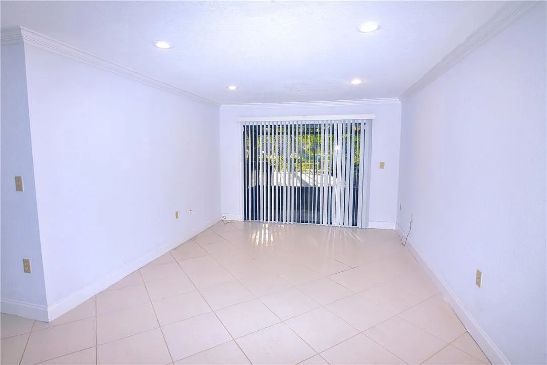 2 bed, 1.0 bath, 758 sqft, $1,950 — Photo 4