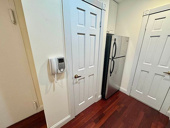 4th image of 421 W 56th St #4T