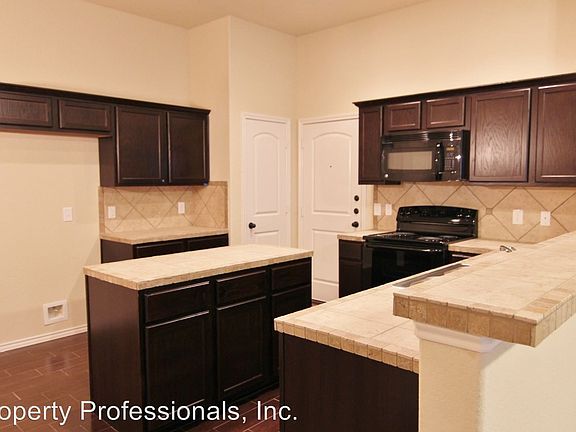 5th image of 653 Creekside Cir