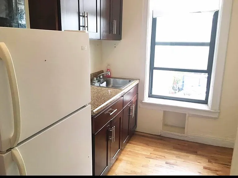 2307 Clarendon Rd #10 — Photo 11