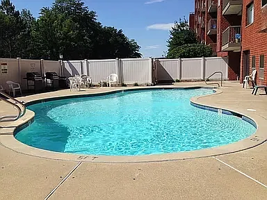 2 bed, 1047 sqft, $2,850 — Photo 2