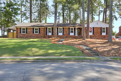 226 Thread Needle Rd E Photo 1