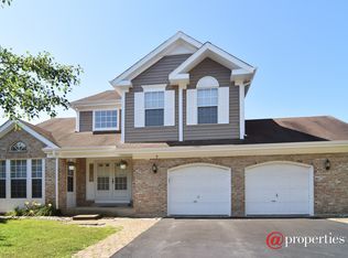 5 Quarter Horse Ct, Streamwood, IL 60107