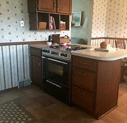 5th image of 870 Joan Dr