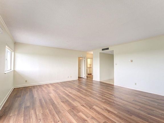5th image of 1960 N Pkwy APT 809