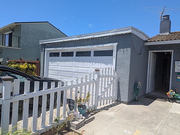 2nd image of 3519 Lake Ontario Dr