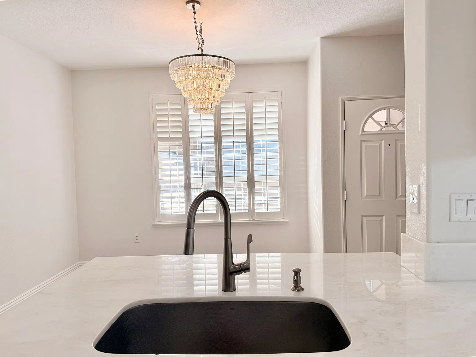 2 bed, 2.5 bath, 1303 sqft, $3,700 — Photo 4
