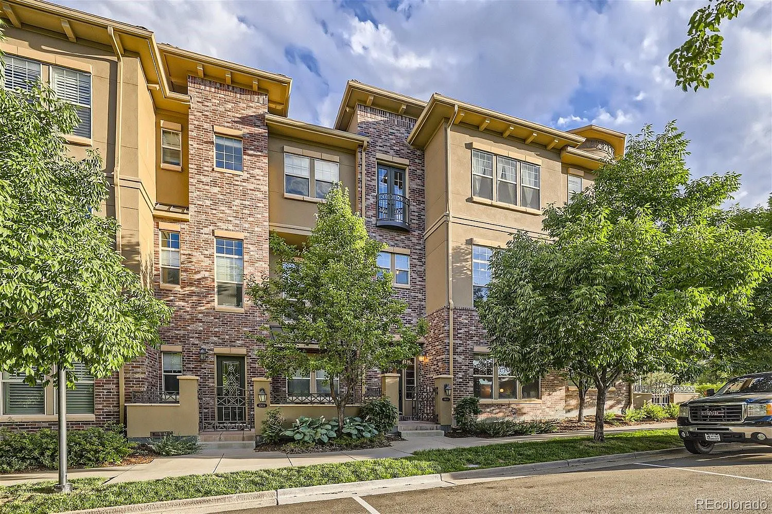3 bed, 3.5 bath, 2738 sqft, $3,800 — Photo 1