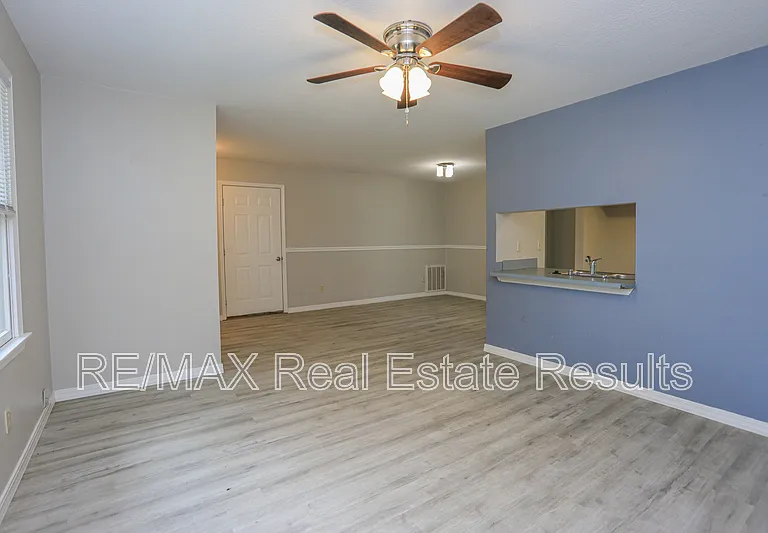 205 White Oak Dr NE #C — Photo 9