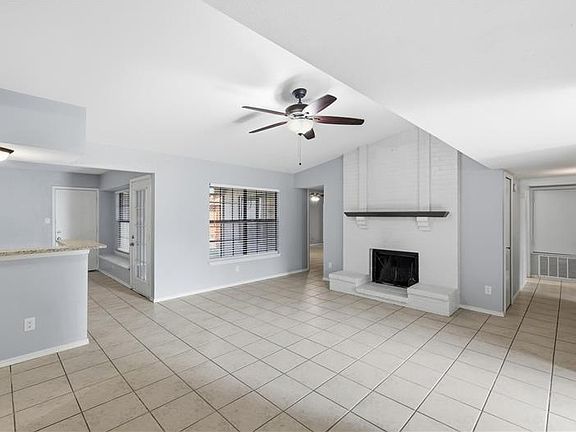 3rd image of 2800 Carnaby Ln