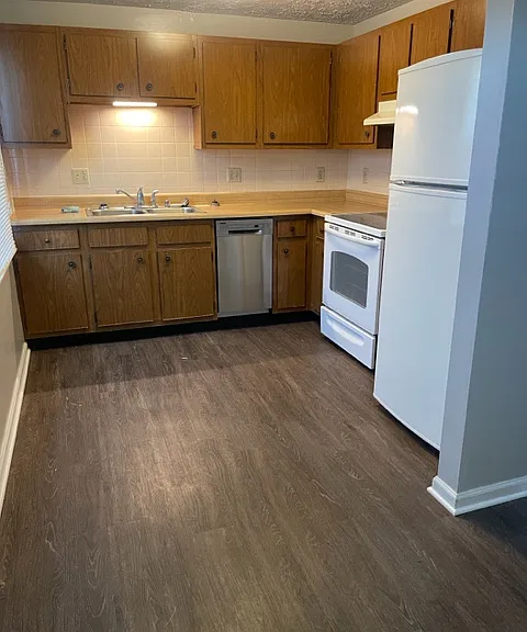 433 Country Club Dr #433 — Photo 2