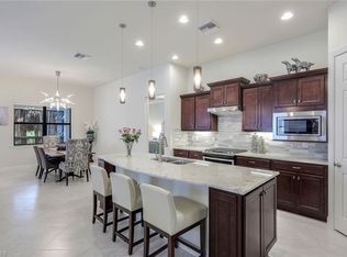 9402 Greyhawk Trl, Naples, FL 34120