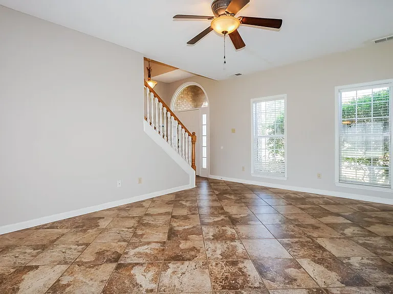 15 Austin Cir — Photo 5