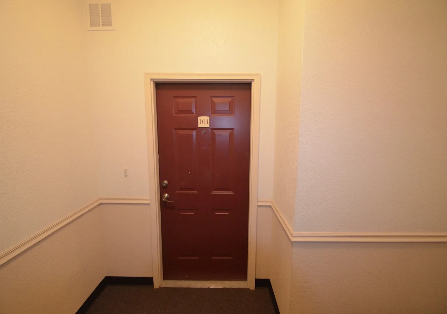 Spacious Pet Friendly 2bd/2ba Condo with Garage! — Photo 2