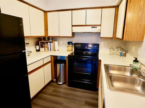 Neat and tidy kitchen