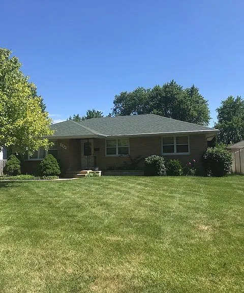 724 Pleasant St — Photo 1