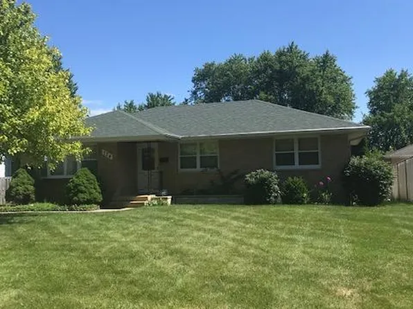 724 Pleasant St, Woodstock, IL 60098