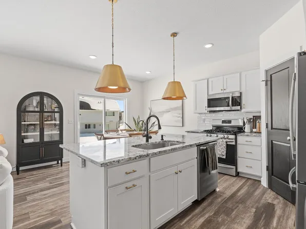 1671 Riverside Dr, Shakopee, MN 55379