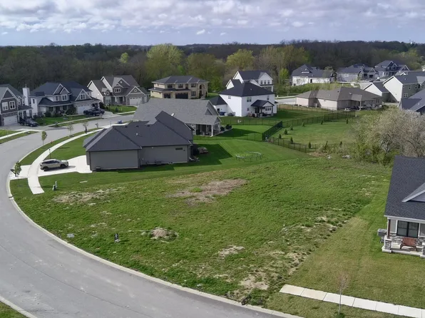 11249 W Deer Creek Dr, Winfield, IN 46307