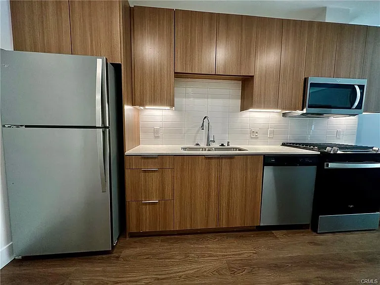 709 E Walnut St #418 — Photo 19