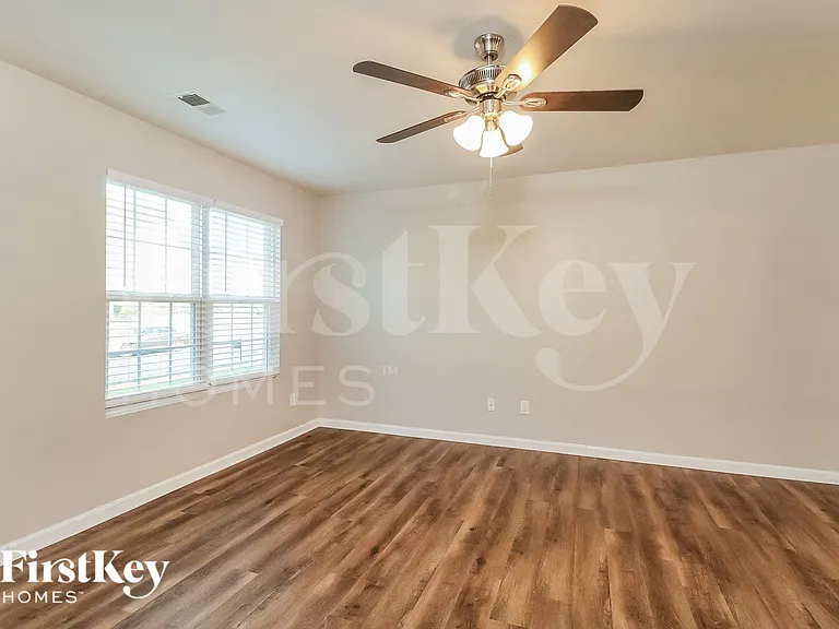 7429 Hidden Creek Dr — Photo 4
