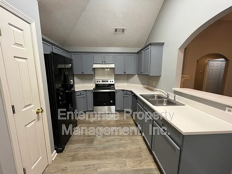6986 Parkbrook Ln — Photo 12
