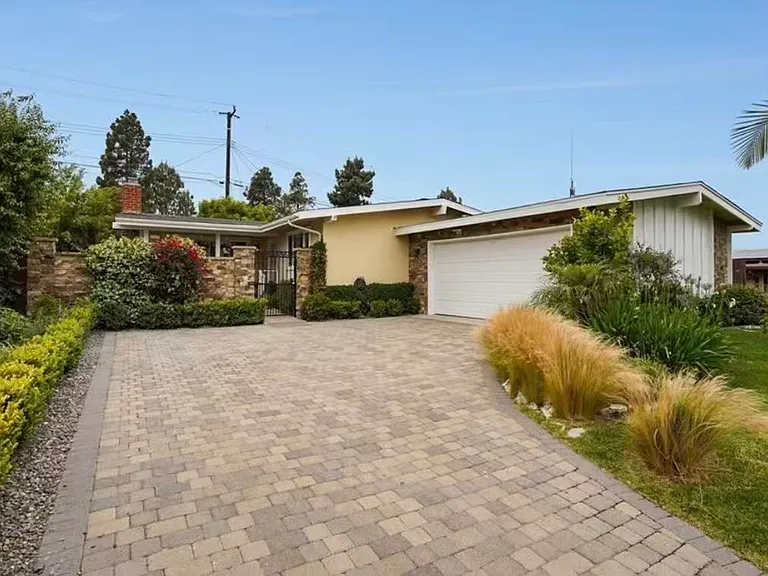 27511 Halescorner Rd — Photo 1