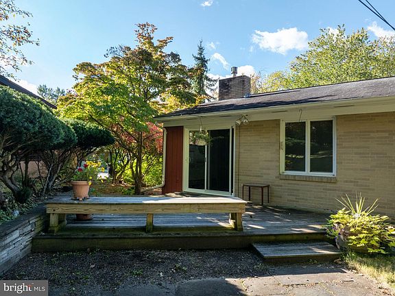 5th image of 743 Glenn Rd