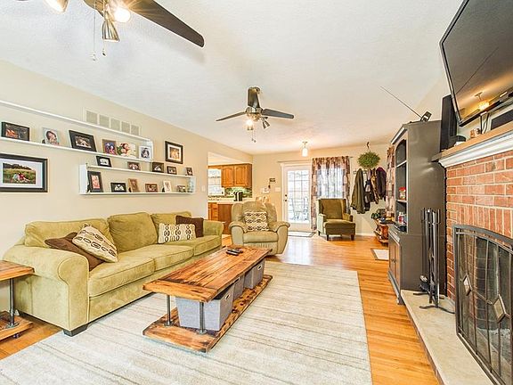 4th image of 818 Kendale Ct