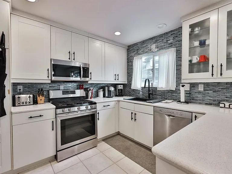 850 C Ave #4 — Photo 13