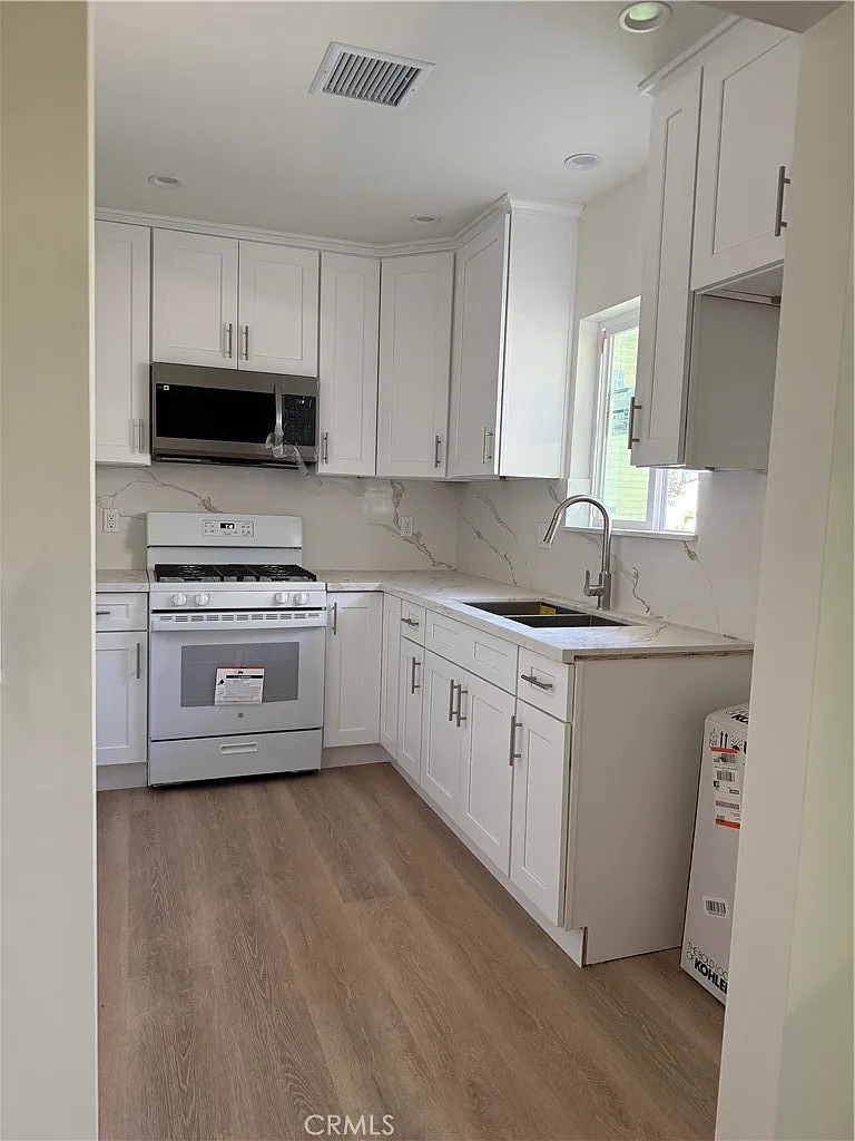 1 bed, 520 sqft, $2,200 — Photo 2