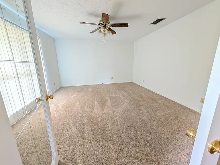 635 Summit Dr — Photo 6
