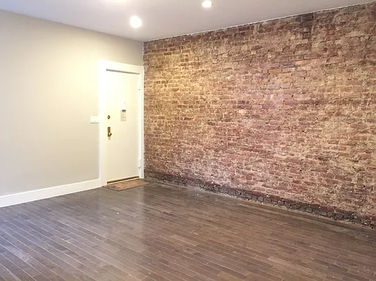 Rented by Zuz Realty | media 8