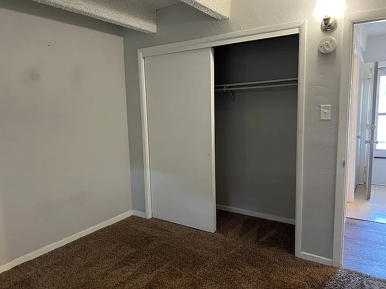 137 W Broadmoor Dr — Photo 8
