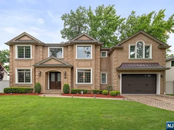 217 Addison Pl, Paramus, NJ 07652