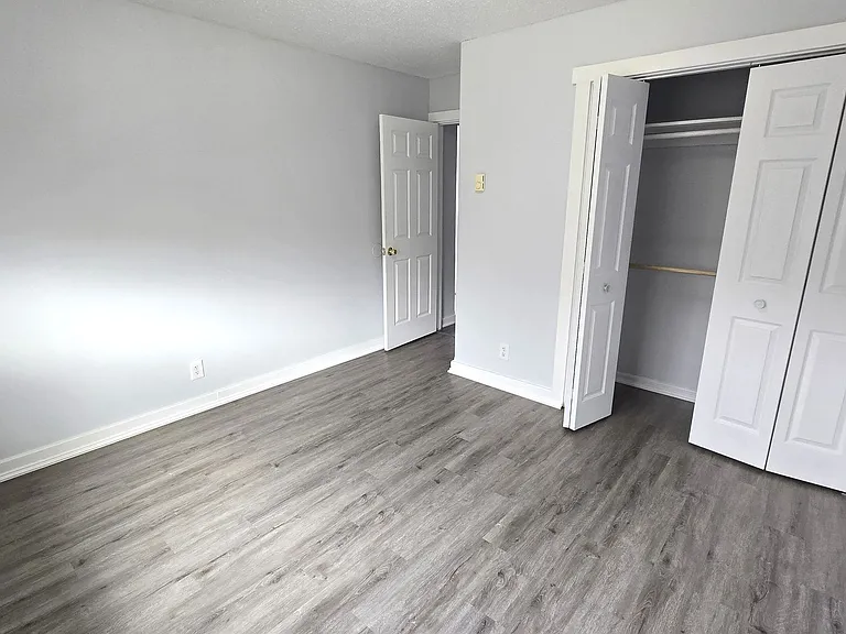 704 Vivian St — Photo 7