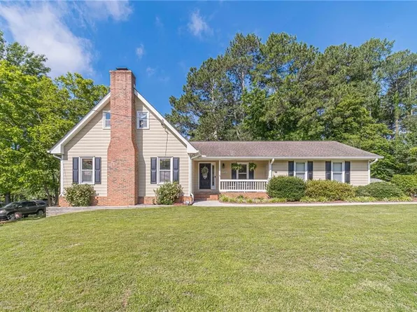 2223 Meadow Dr, Snellville, GA 30078